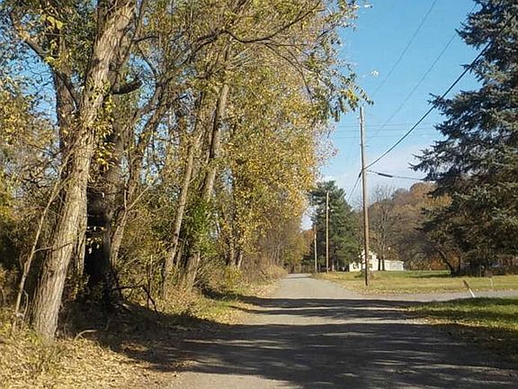 Exterior Neighborhood (street photo)