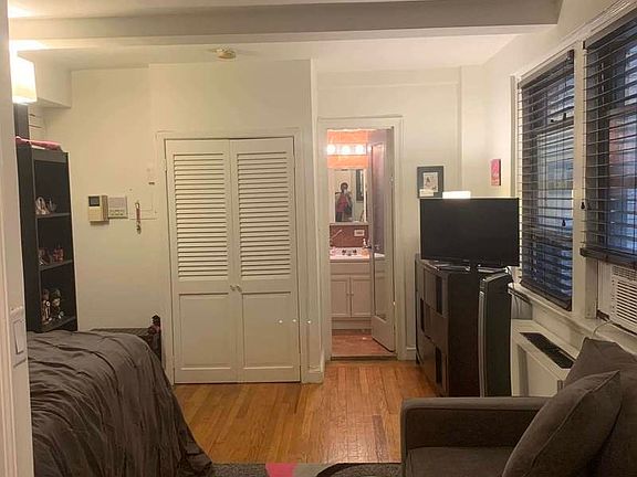 2nd image of 330 E 43rd St APT 303