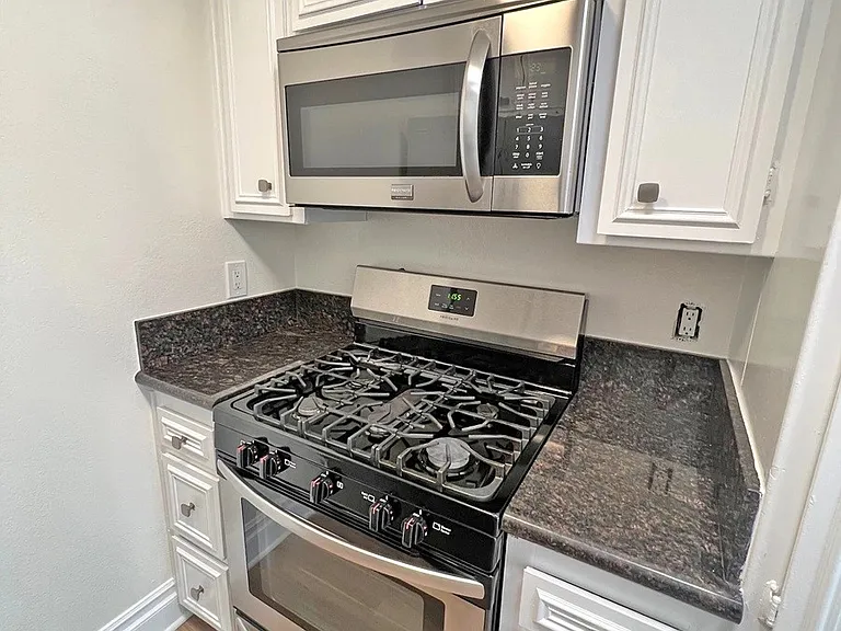 1940 Malcolm Ave #203 — Photo 12