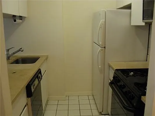 Rented by R New York | media 24