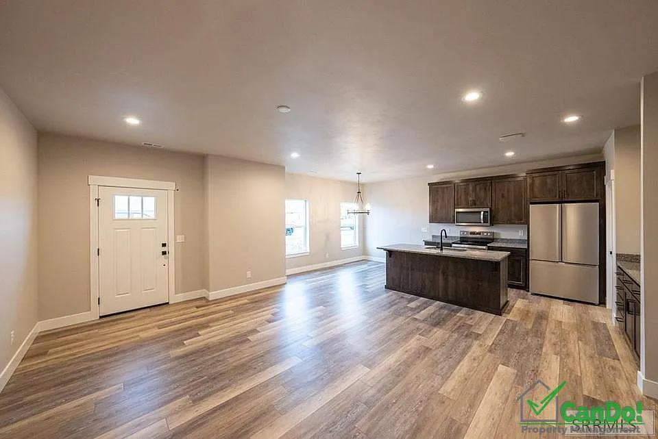 4 bed, 2.5 bath, 1776 sqft, $1,998 — Photo 1