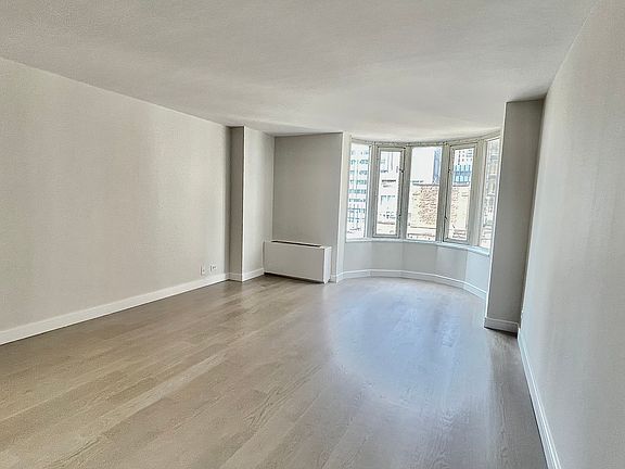 3rd image of 145 E 48th St APT 21E