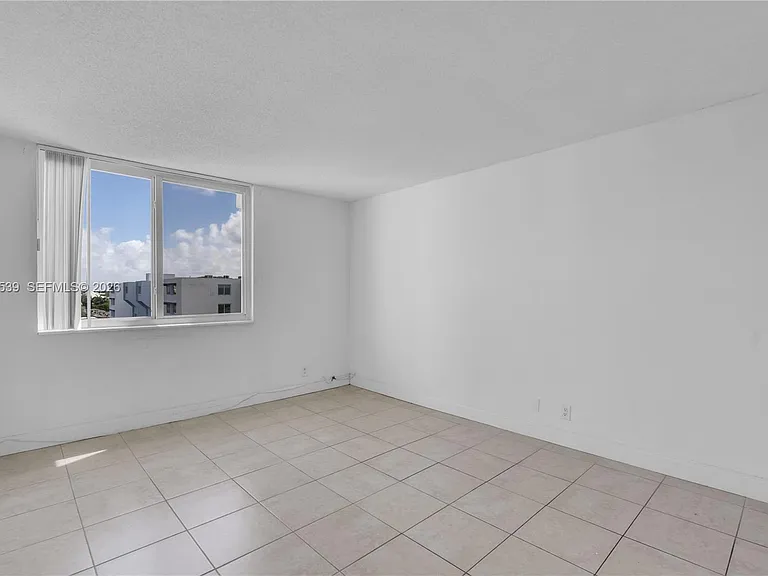 9143 SW 77th Ave #B710 — Photo 11