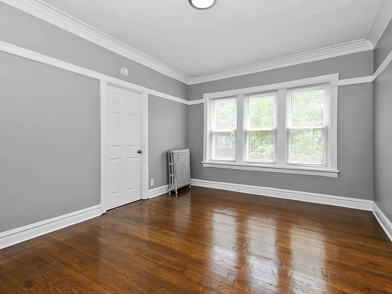 7557-59 S. Calumet Ave. / 348-58 E 76th St. — Photo 14