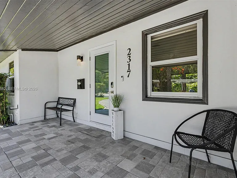 2317 SW 34th Ave — Photo 2