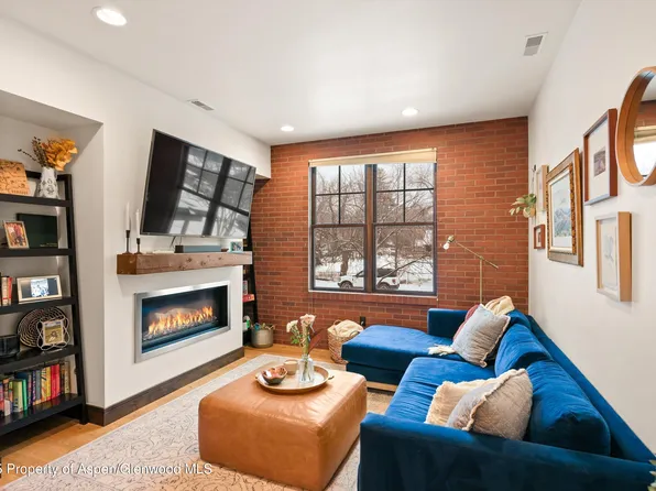 933 Main St, Carbondale, CO 81623