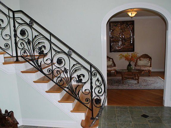 2nd image of 2217 Guilford Ln