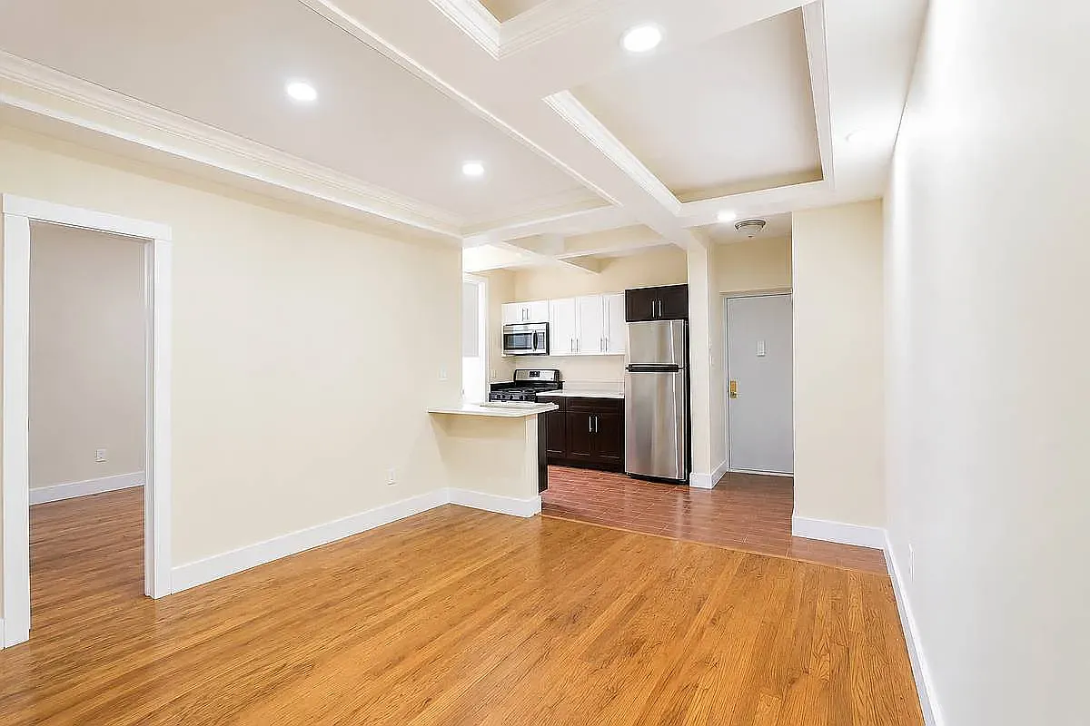 666 Hancock Street — Photo 3