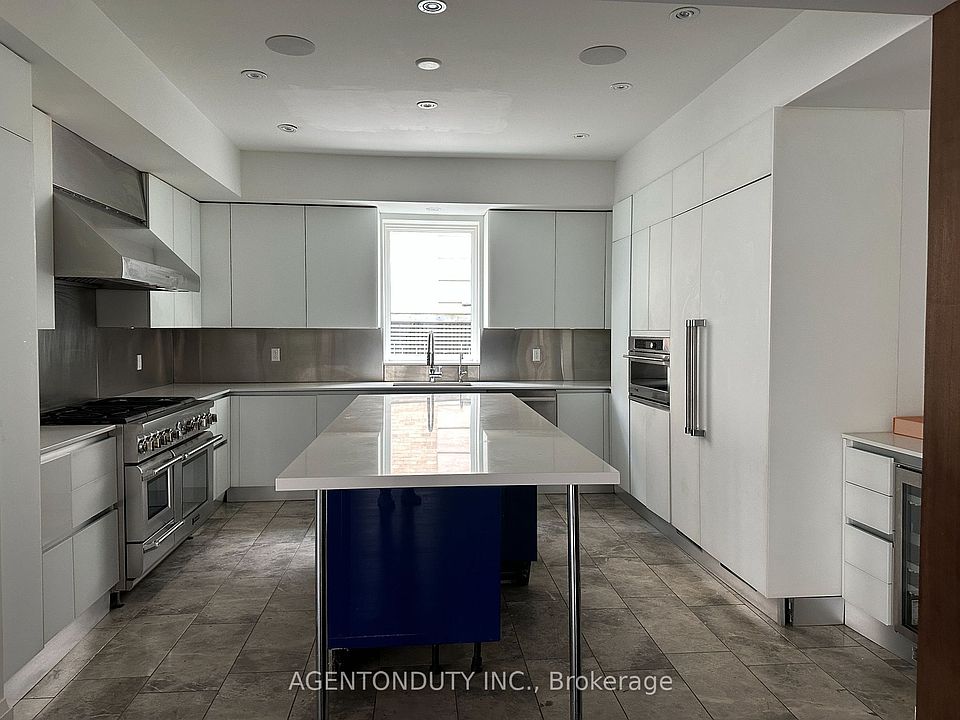 2nd image of 18 Forest Hill Rd W