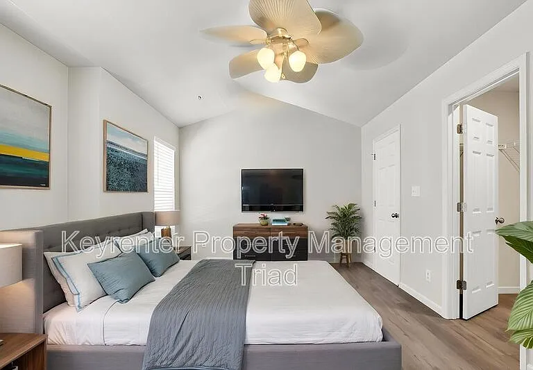 805 Creek Crossing Trl — Photo 10