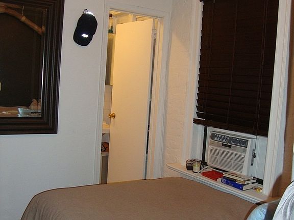 4th image of 537 W 49th St #7