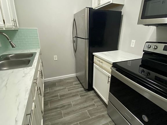 3rd image of 1307 Brush Creek Blvd APT 2F