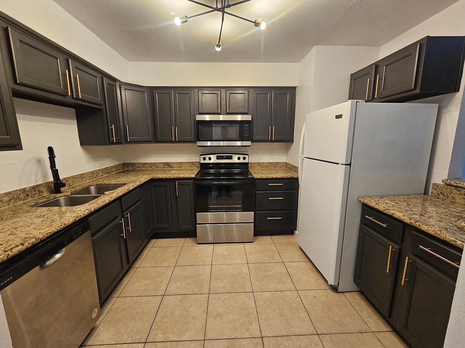 Mountain View Condos — Photo 4