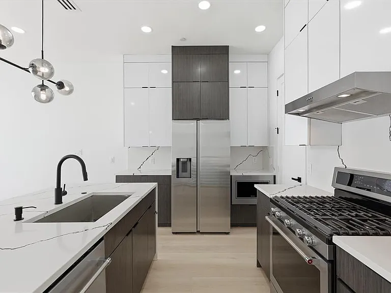 2015 California Dr #103 — Photo 1