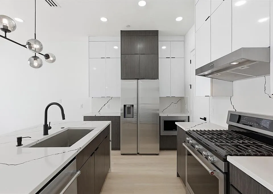 2015 California Dr #103