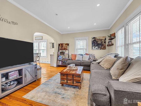 4th image of 5 Fairview Ave