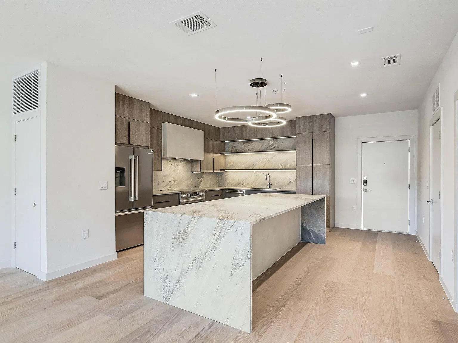 1 bed, 1.5 bath, 1048 sqft, $3,500 — Photo 4
