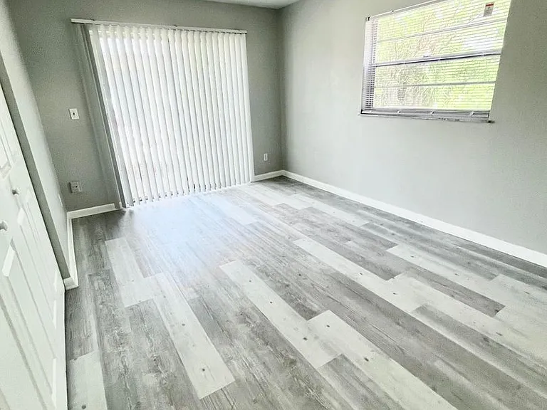 Canterbury Place Apartments — Photo 20