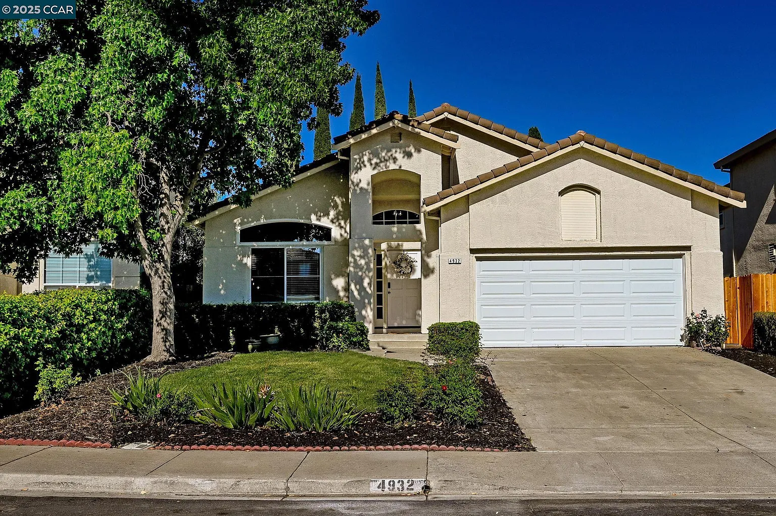 4932 Bridle Way photo 1