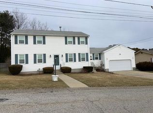 91 Hillside Dr, North Providence, RI 02911