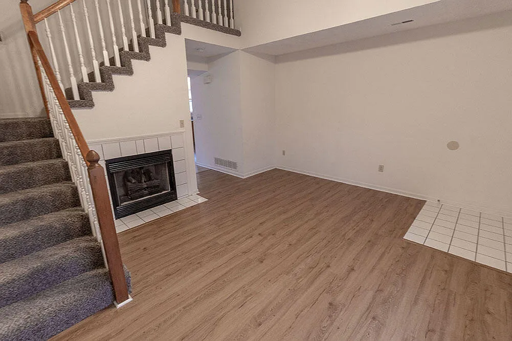 3 bed, 2.5 bath, 1387 sqft, $1,595 — Photo 3