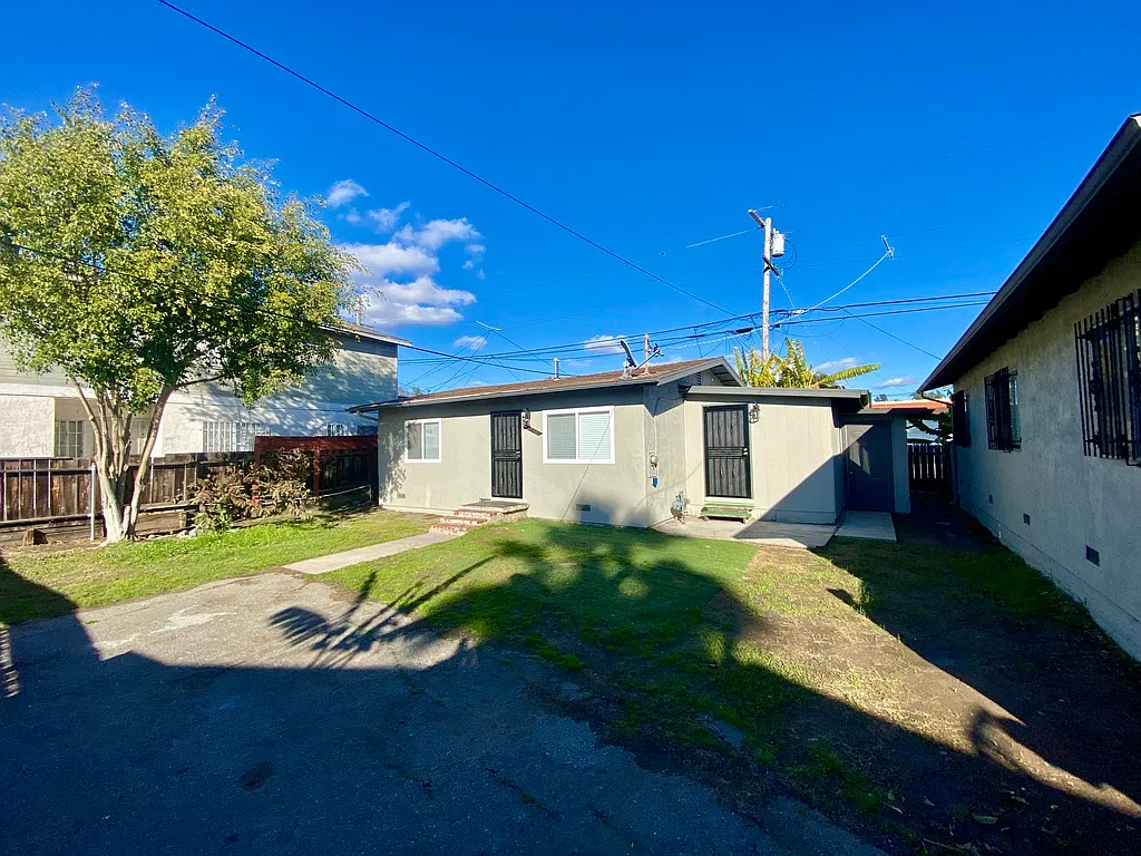 3910 Thorn St — Photo 1