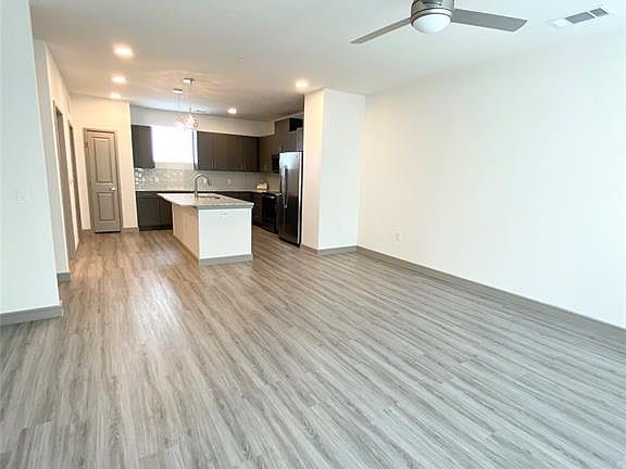 3rd image of 2292 Hawes Ave #1103