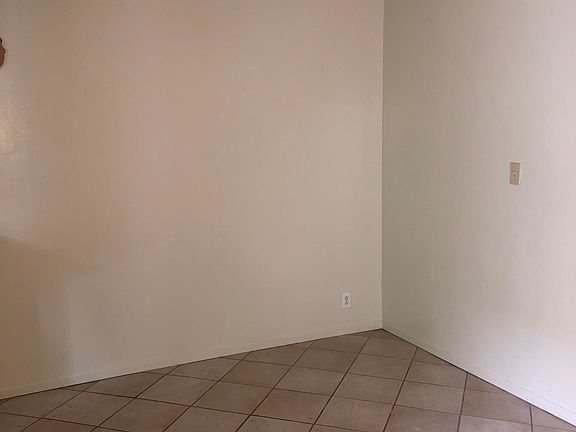 4th image of 1027 S Atlantic Blvd APT 8