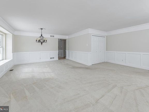 5th image of 432 Country Way