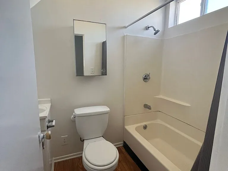 417-453 W Cowles St — Photo 17