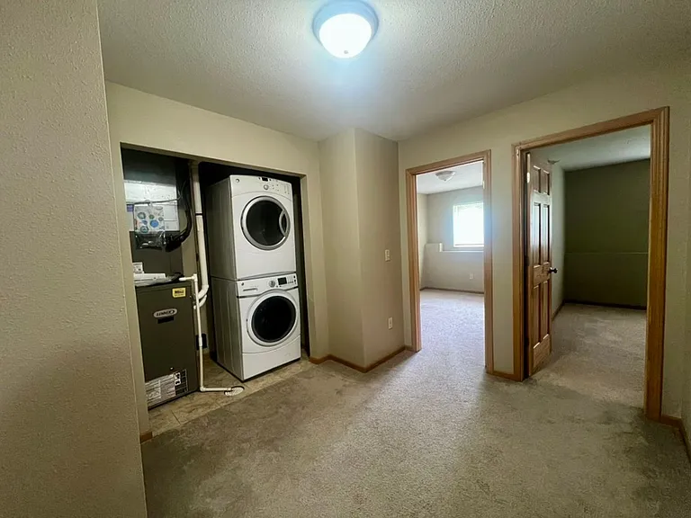 202 James Ave — Photo 10