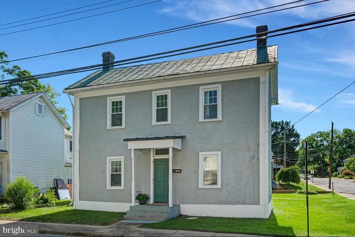 3 bed, 1456 sqft, $2,700 — Photo 1