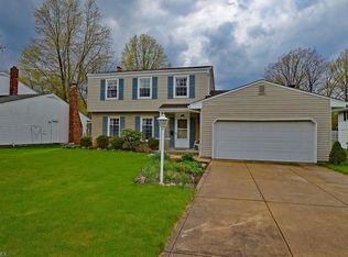 6072 Gareau Dr, North Olmsted, OH