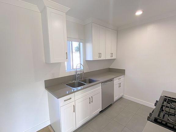 4th image of 4540 Hazeltine Ave APT 19