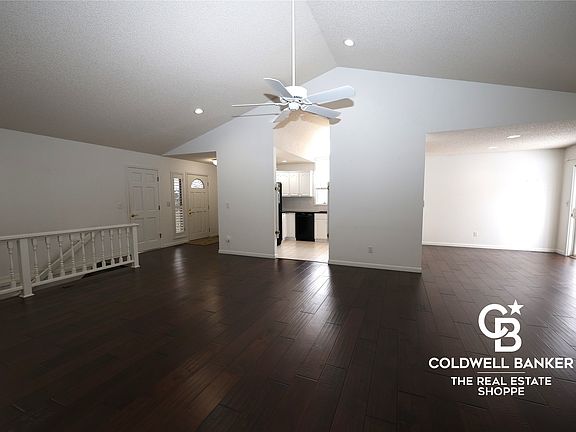 3rd image of 2113 Center St APT 2