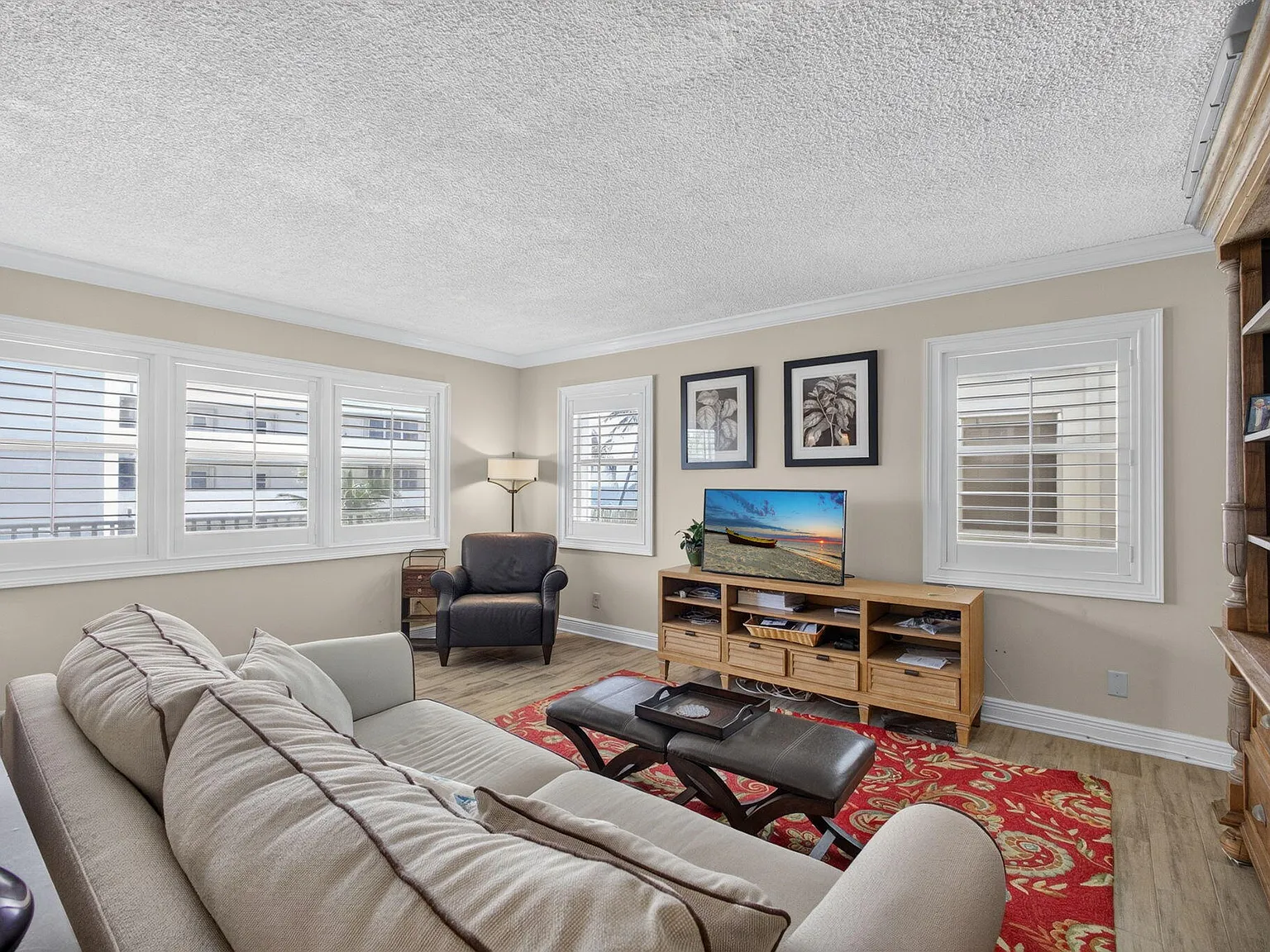 2 bed, 1.0 bath, 868 sqft, $3,500 — Photo 3