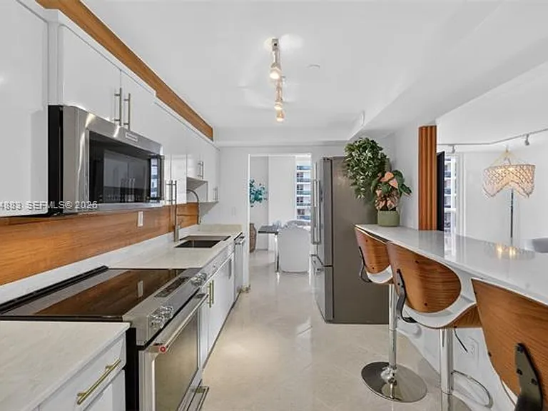2401 Collins Ave #1406 — Photo 16