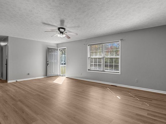 5th image of 608 Shades Crest Dr