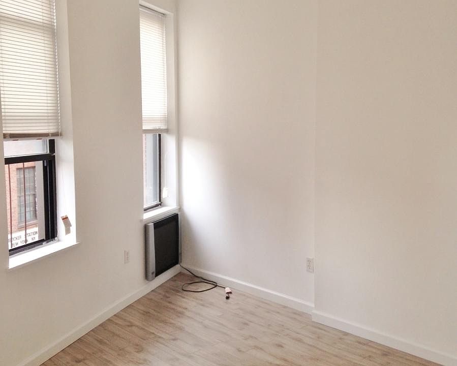 2nd image of 31 Canal St