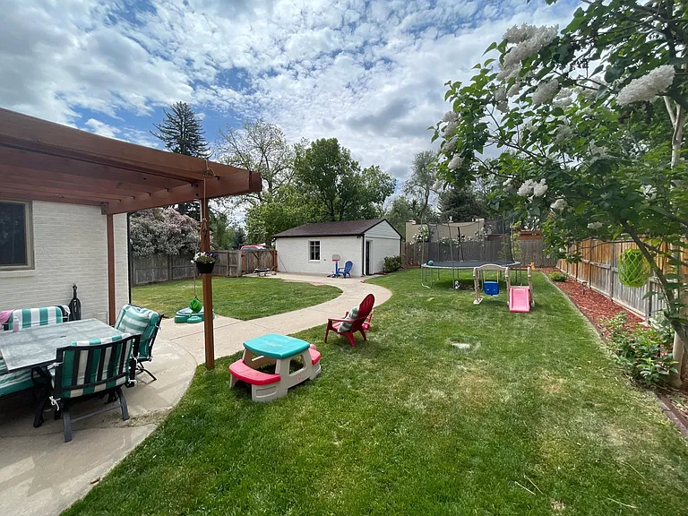 403 E Prospect Rd — Photo 15