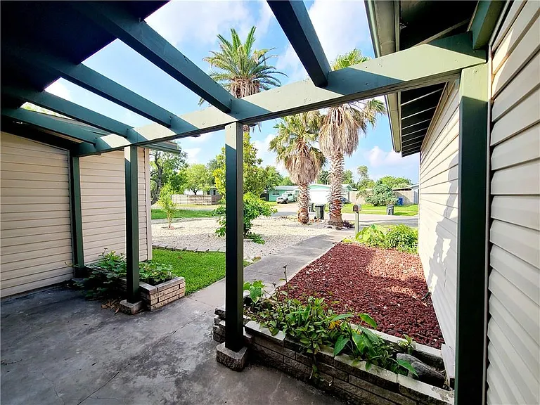 5710 Hinman Dr — Photo 2