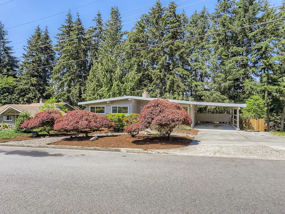 33 158th Pl SE