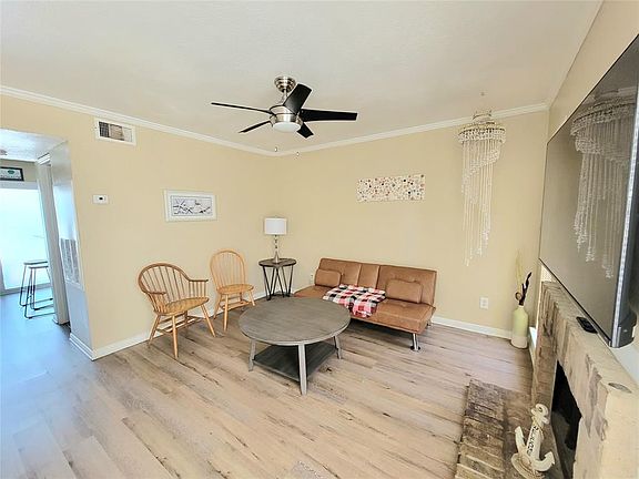 2nd image of 925 Sealy St #3