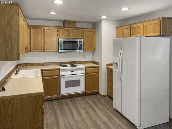 2262 NE 162nd Ave, Portland, OR 97230