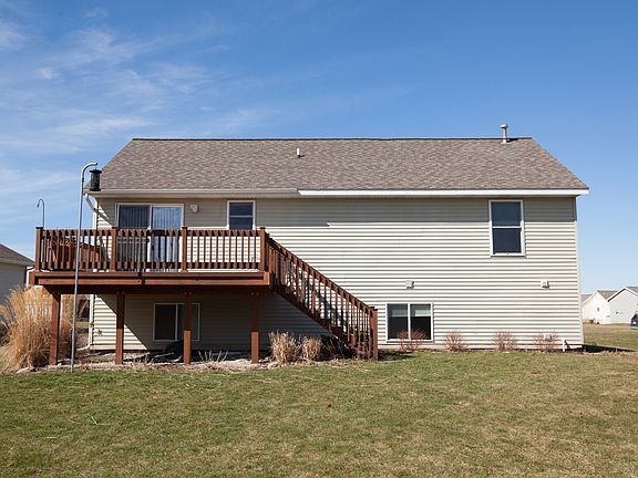 4th image of 10890 Douglas Dr