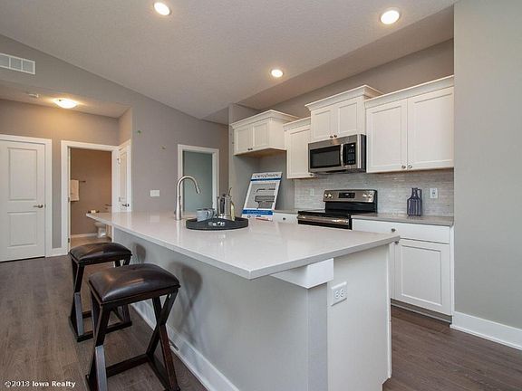3rd image of 9888 Thorton Ln