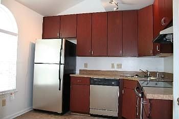 5th image of 520 Mary Robert Ln