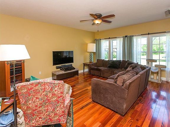 4th image of 3005 Shire Ct