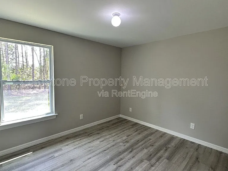 327 Lester Ave S — Photo 12