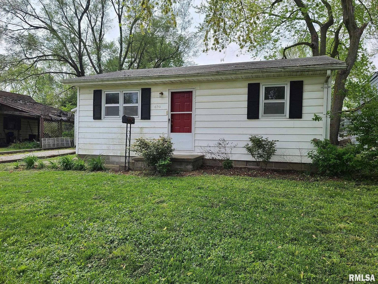 620 W Palm St, Roodhouse, IL 62082 Zillow